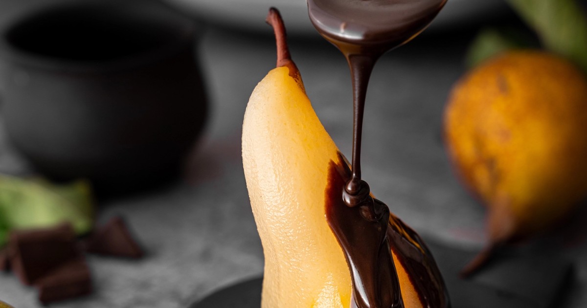 Klassische Birne Helene vs. Birne Helene-Dessert im Glas mit ...